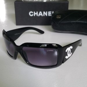 Chanel Sunglasses black & white